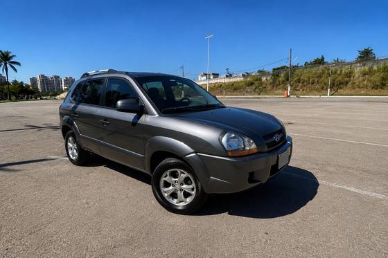 HYUNDAI TUCSON 2.0 MPFI GLS 16V 143CV 2WD FLEX 4P AUTOMÁTICO HYUNDAI TUCSON 2.0 MPFI GLS 16V 143CV 2WD FLEX 4P AUTOMÁTICO